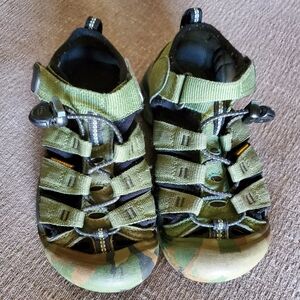 Keen Kids Newport H2O Closed-toe Sandals, Size 1, Army Green & Camo